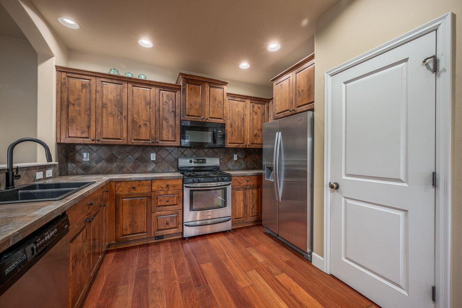 Photo of 1290 NE Carson Street 26 of 49