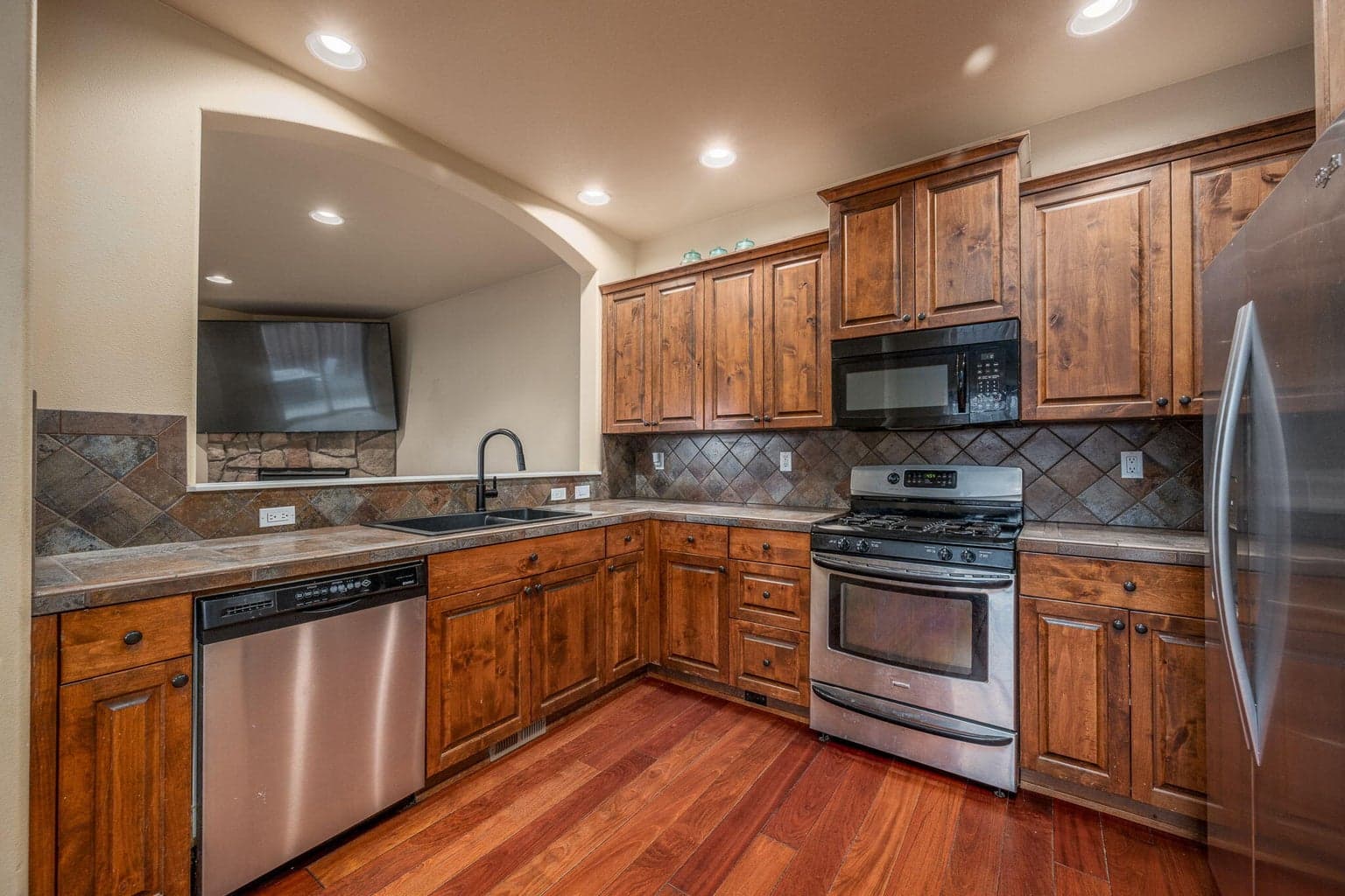 Photo of 1290 NE Carson Street 27 of 49