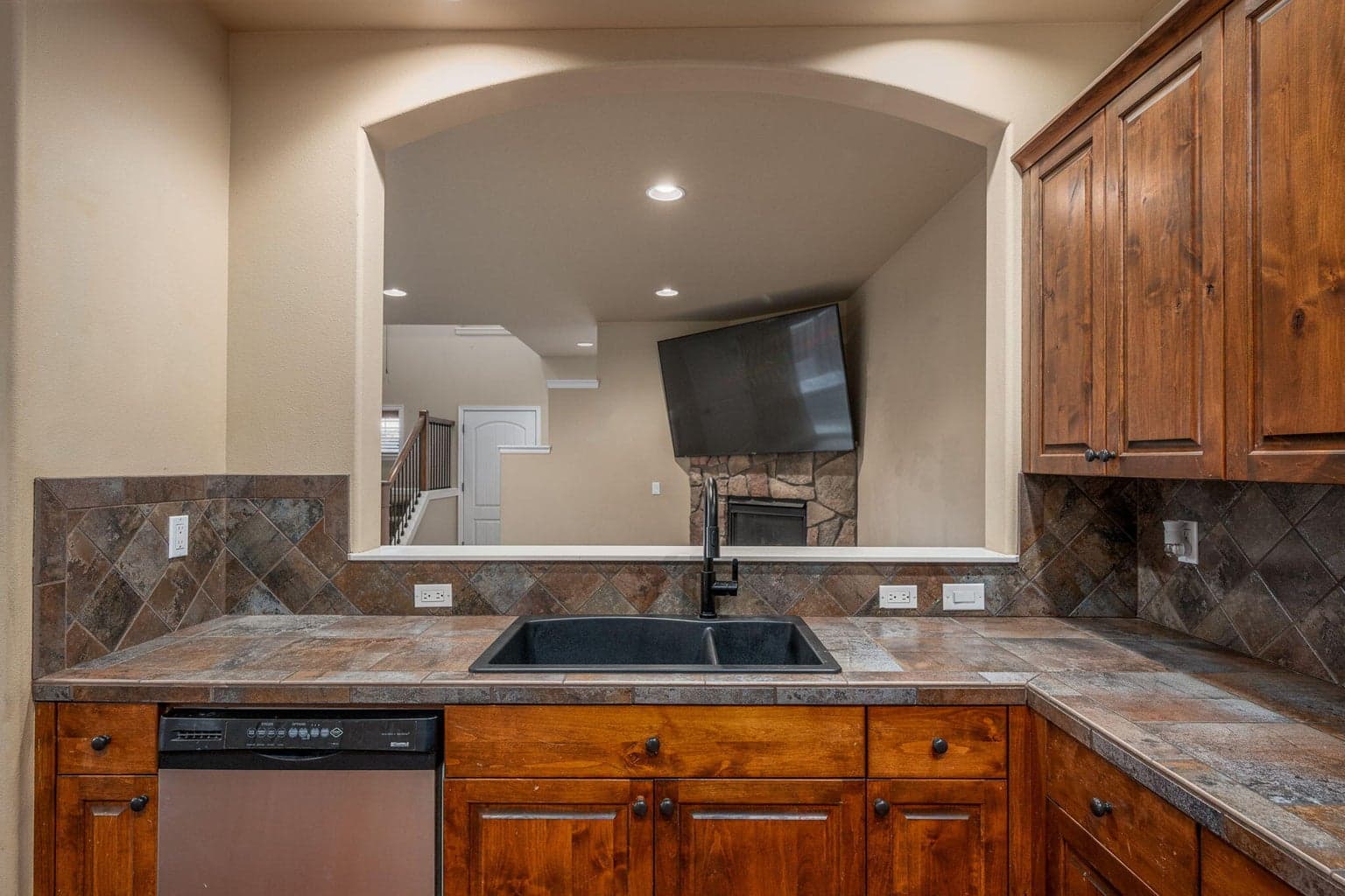 Photo of 1290 NE Carson Street 28 of 49