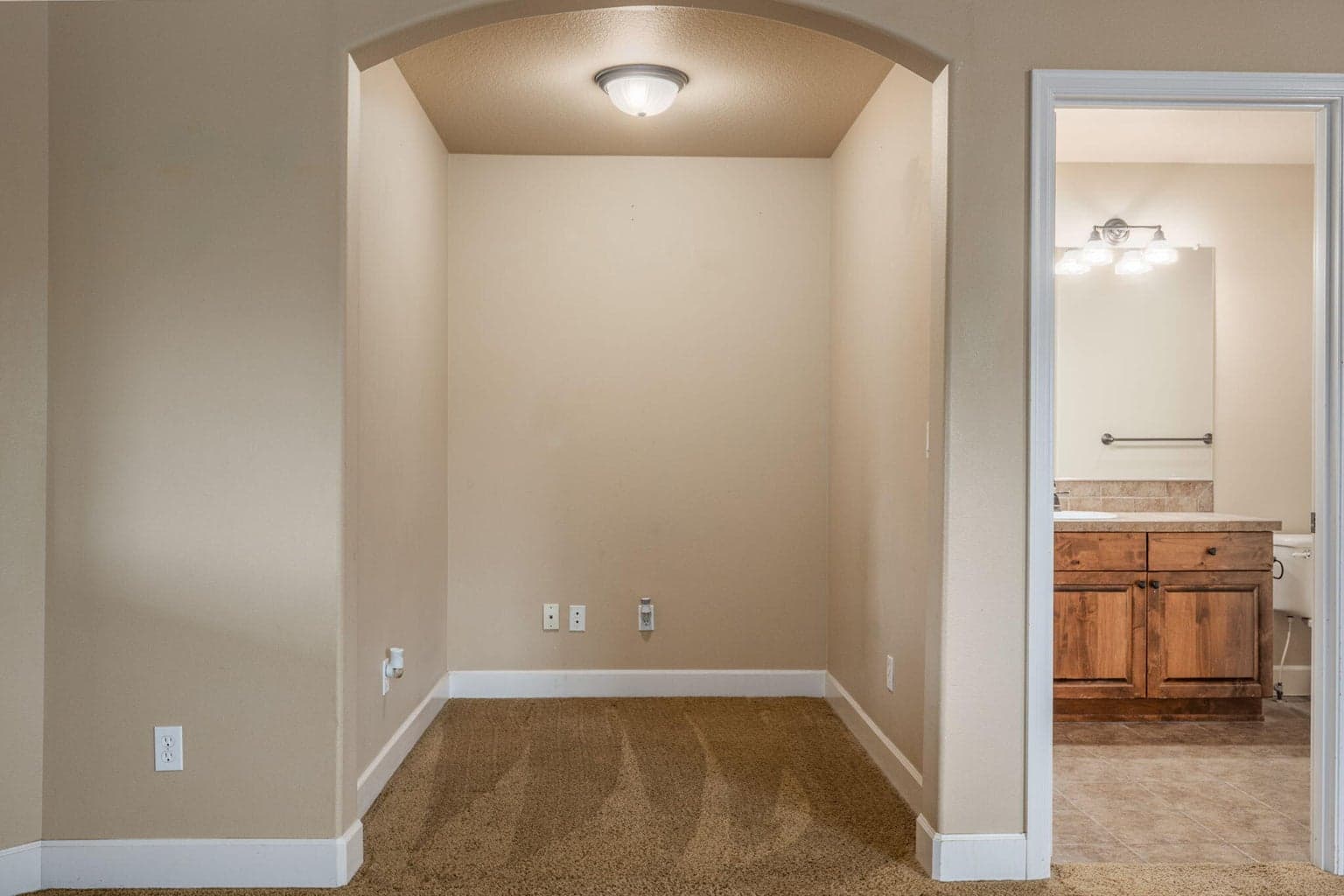 Photo of 1290 NE Carson Street 34 of 49