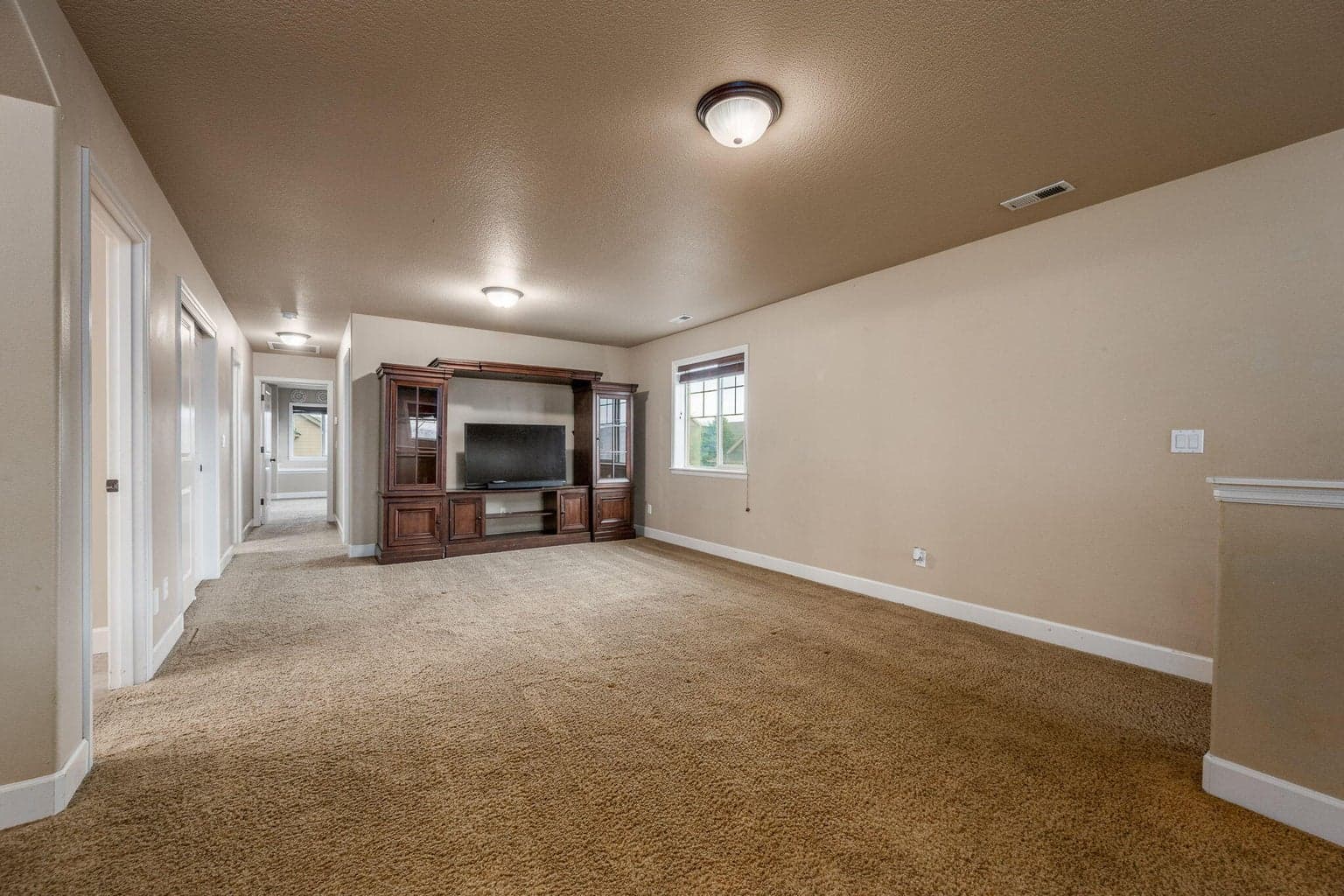 Photo of 1290 NE Carson Street 35 of 49