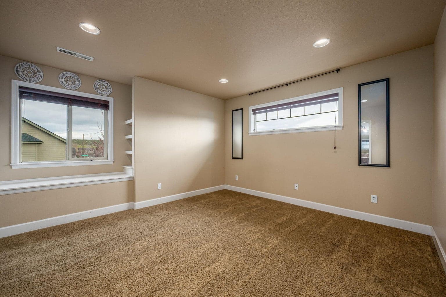 Photo of 1290 NE Carson Street 36 of 49