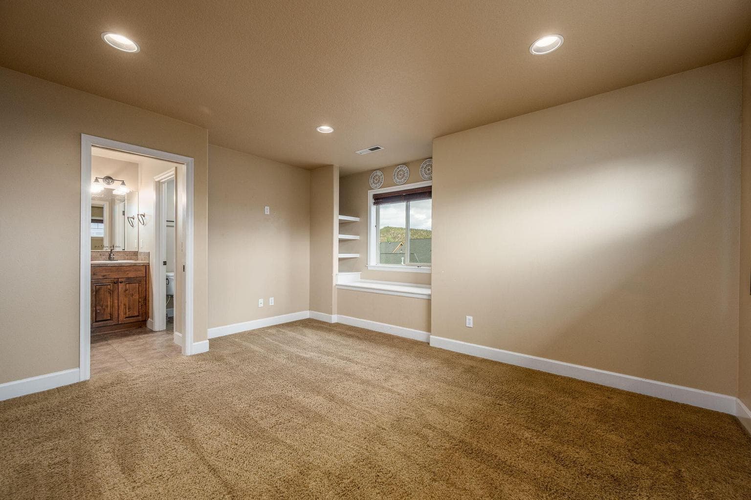 Photo of 1290 NE Carson Street 39 of 49