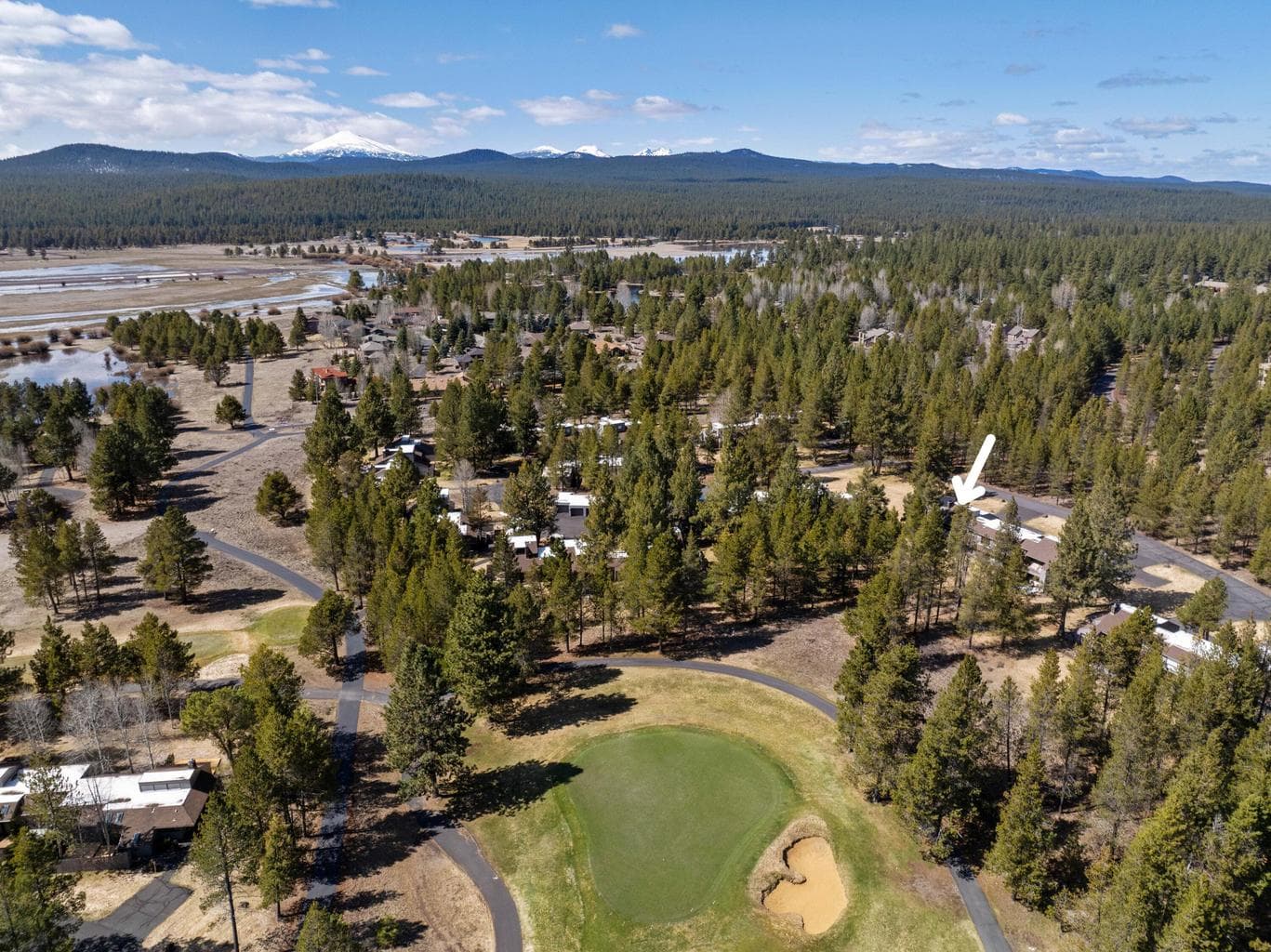 Great location with easy access to the amenities of Sunriver Resort.