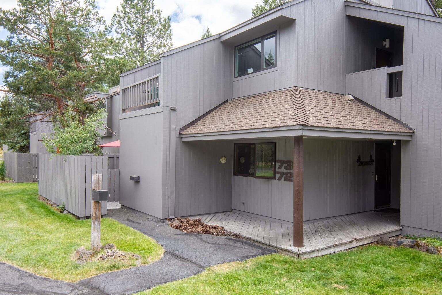 If you seek a centrally located, tastefully updated, ground-level condo with a garage, this is the perfect choice for you.