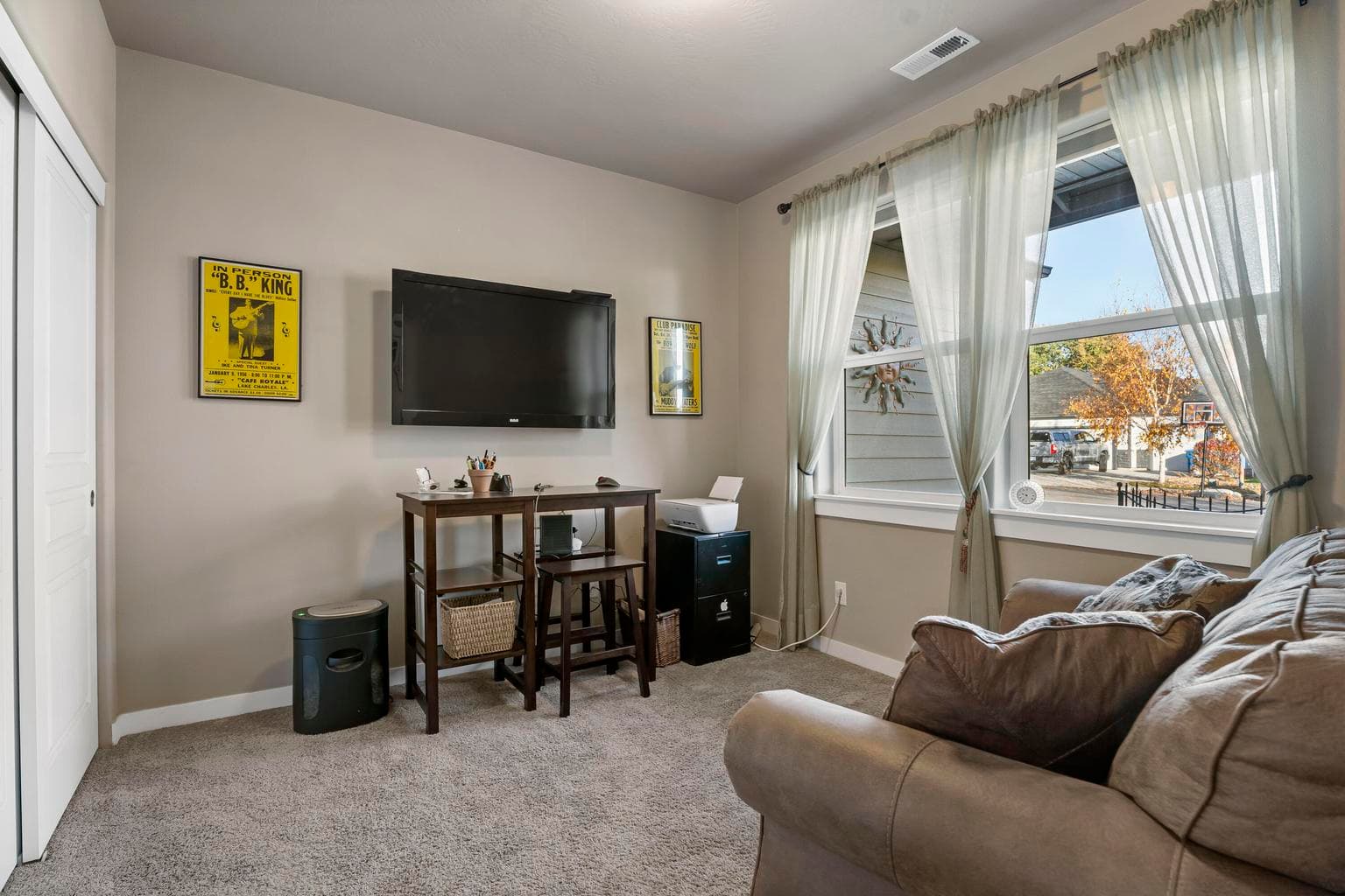 Photo of 2344 NW Glen Oak Avenue 7 of 32