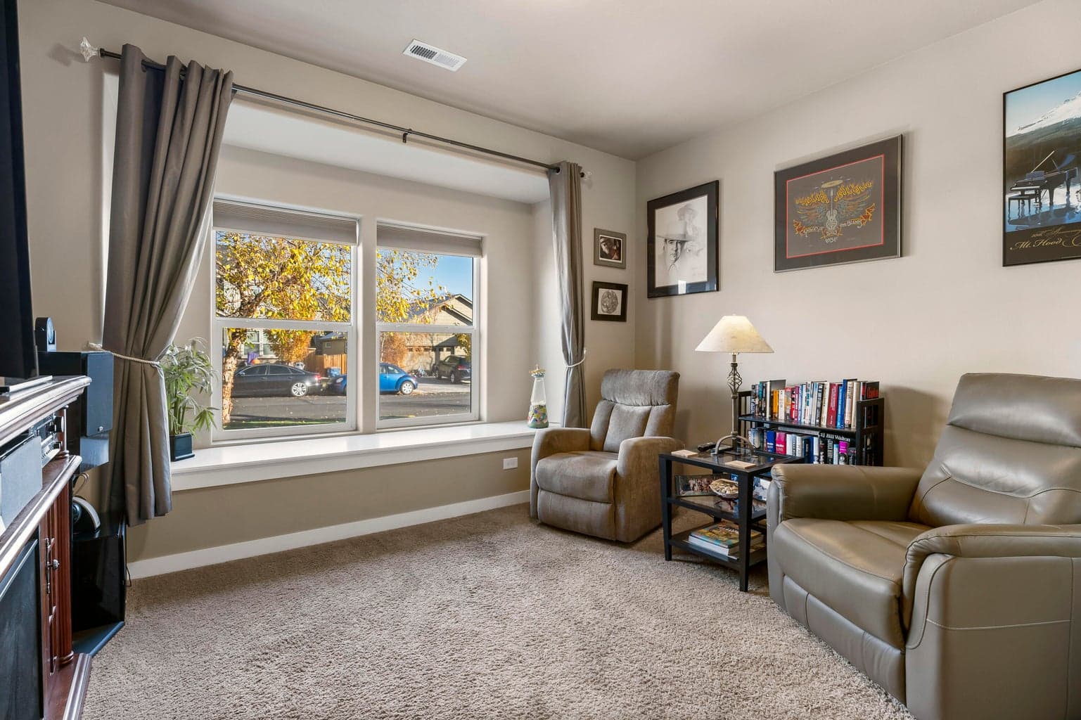 Photo of 2344 NW Glen Oak Avenue 8 of 32