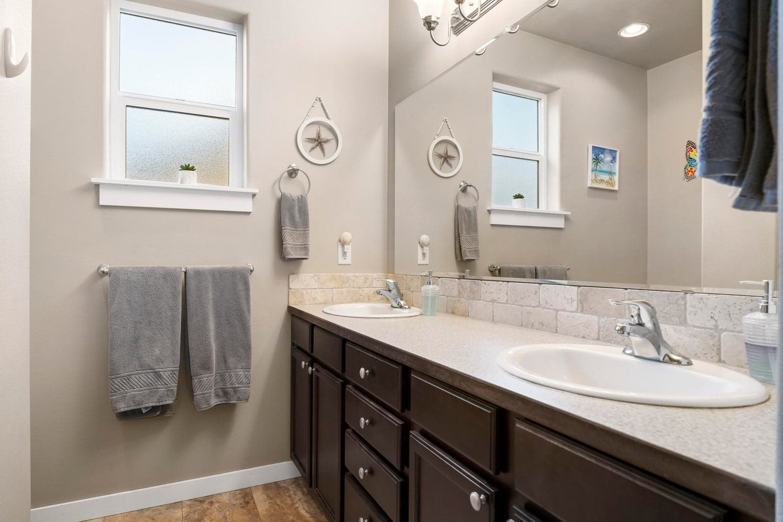 Photo of 2344 NW Glen Oak Avenue 9 of 32