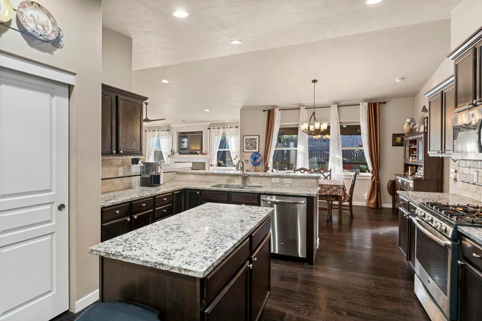 Photo of 2344 NW Glen Oak Avenue 16 of 32