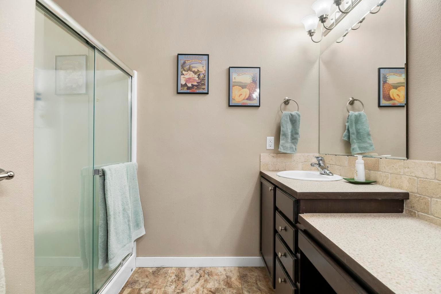 Photo of 2344 NW Glen Oak Avenue 25 of 32