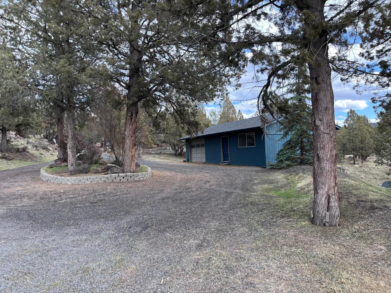 Photo of 915 NE Wyoming Drive 11 of 50