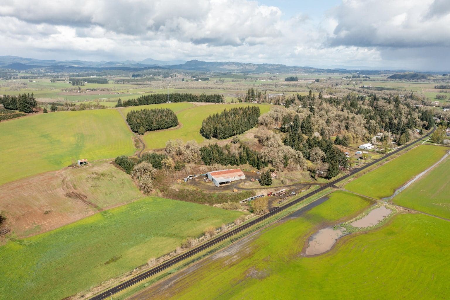 Photo of 92884 Applegate 2 of 28