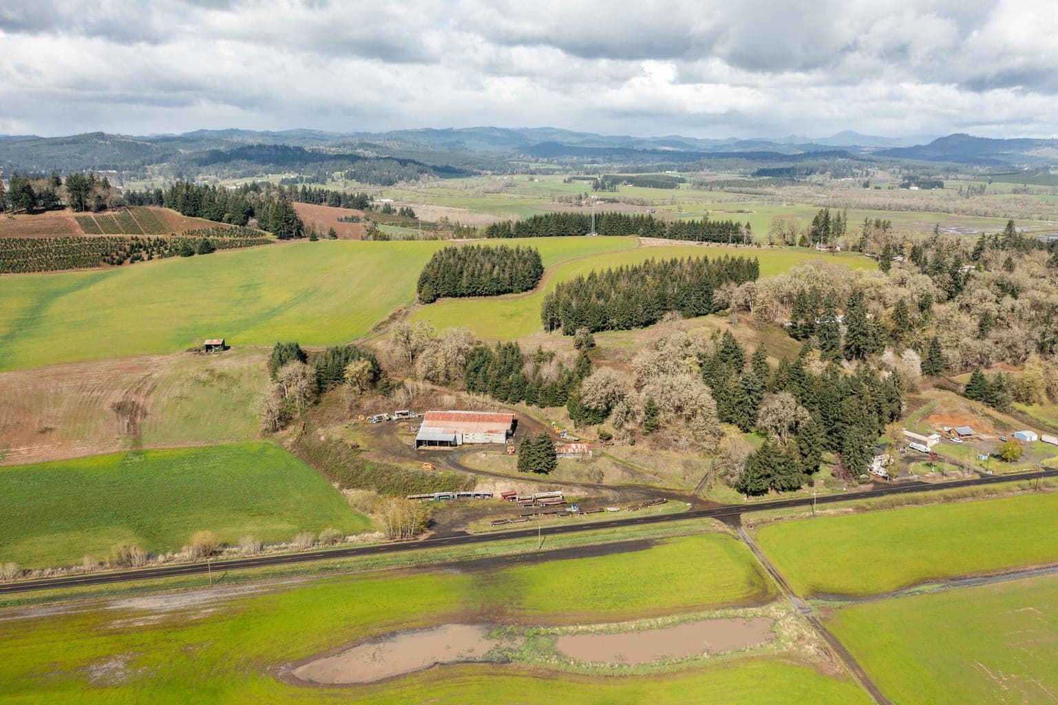 Photo of 92884 Applegate 3 of 28