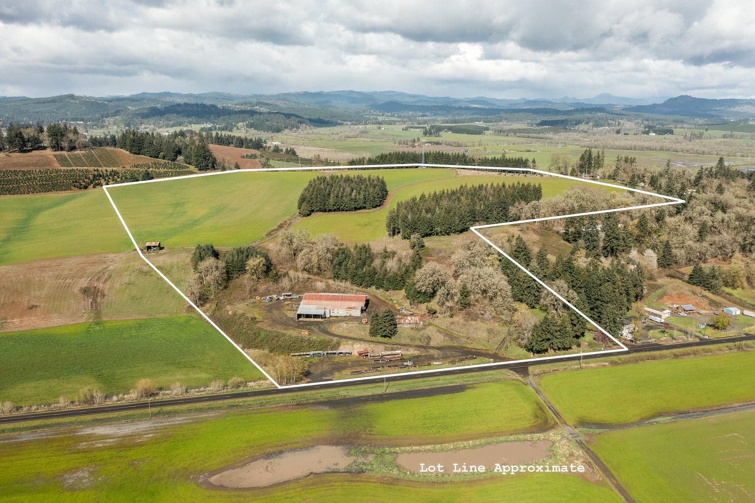 Photo of 92884 Applegate 1 of 28
