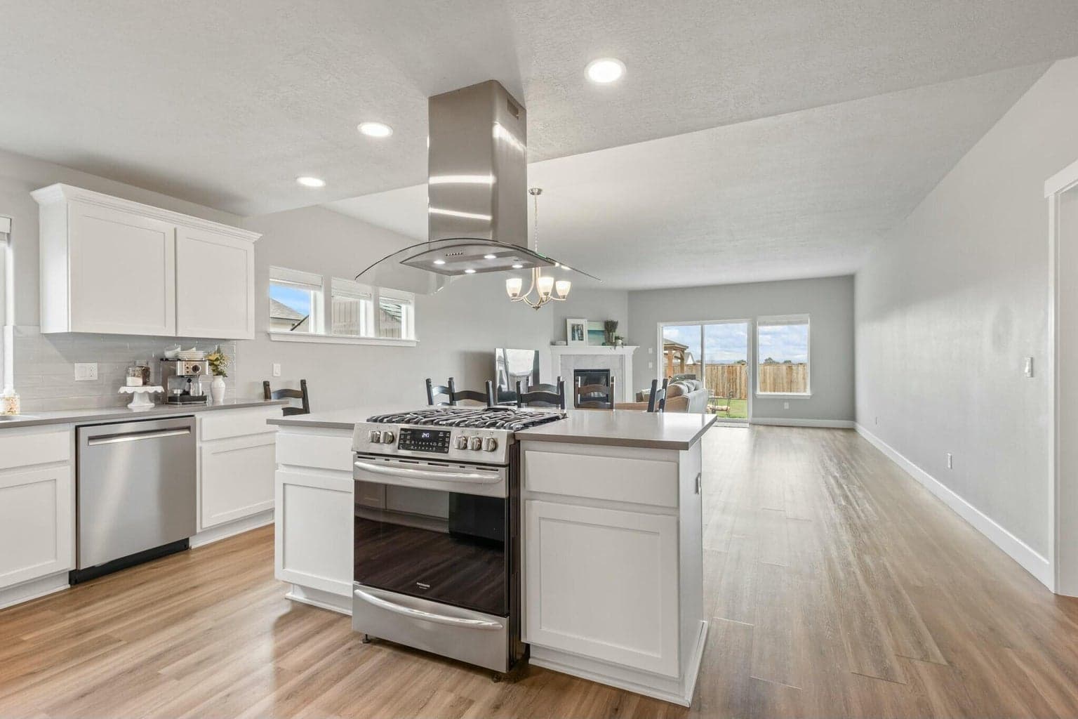 Photo of 1256 NW Golf Course Drive 18 of 48