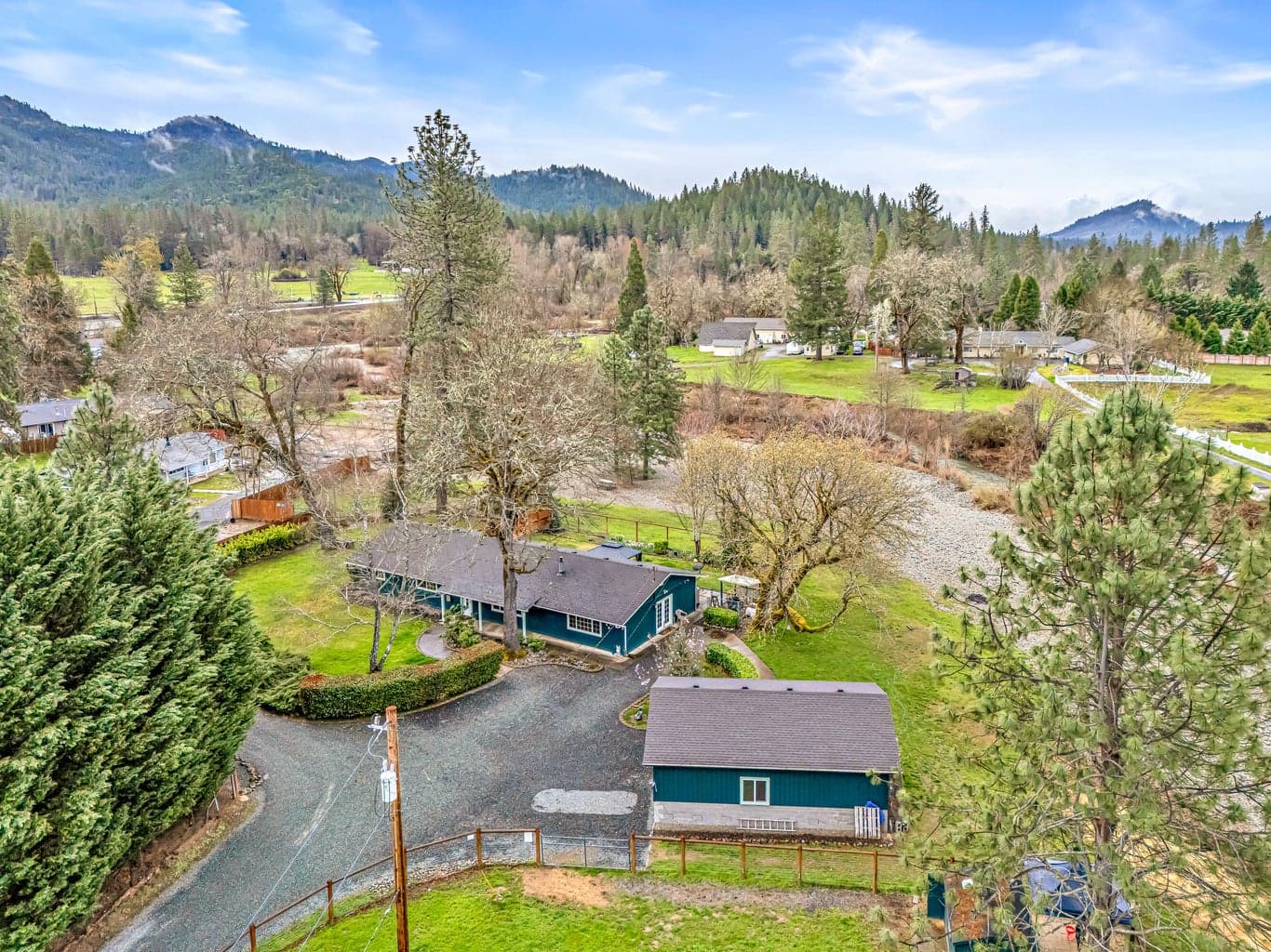 149 Queens Branch, Rogue River, 97537