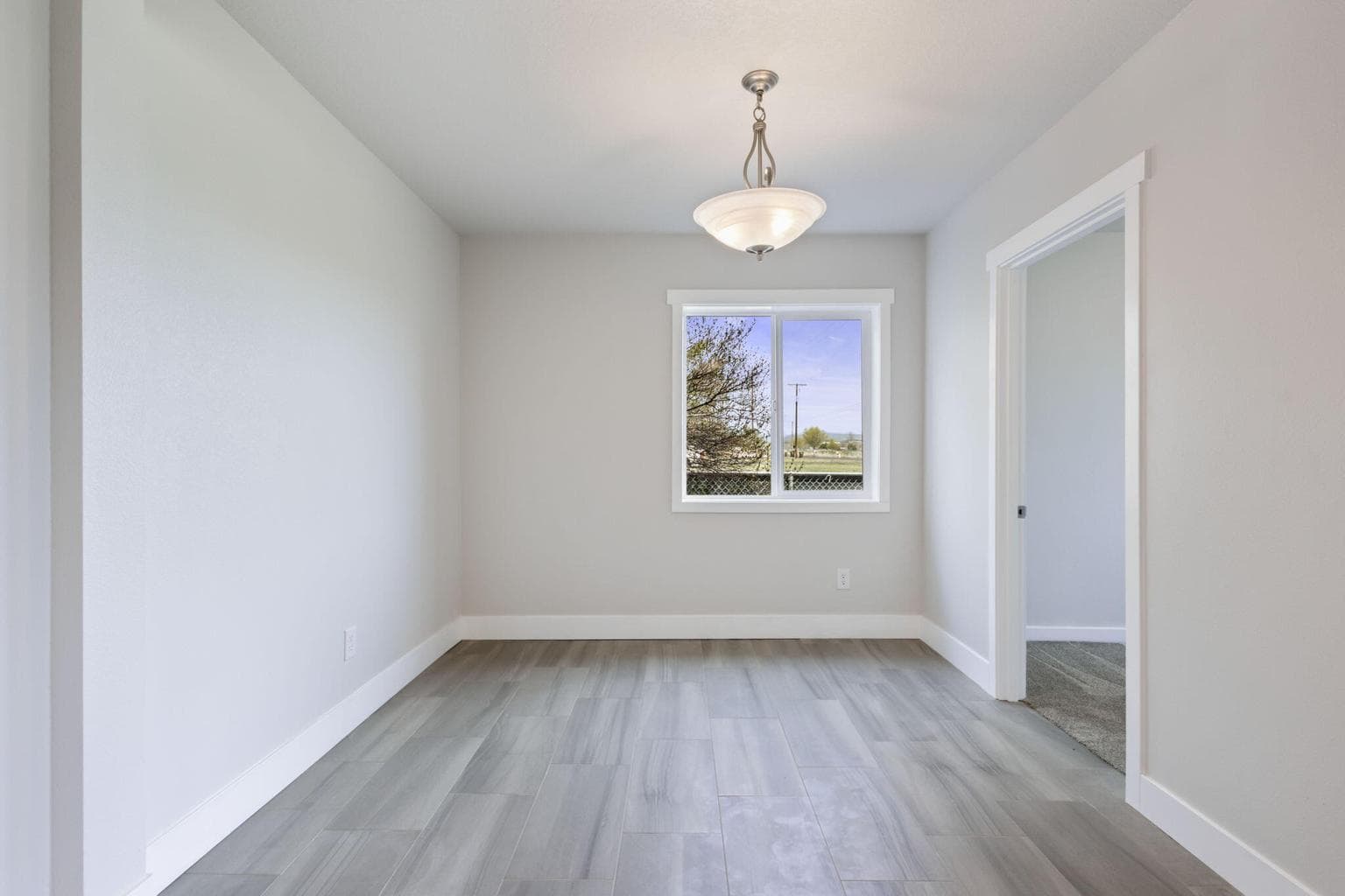 Photo of 845 SW Rimrock Road 19 of 50