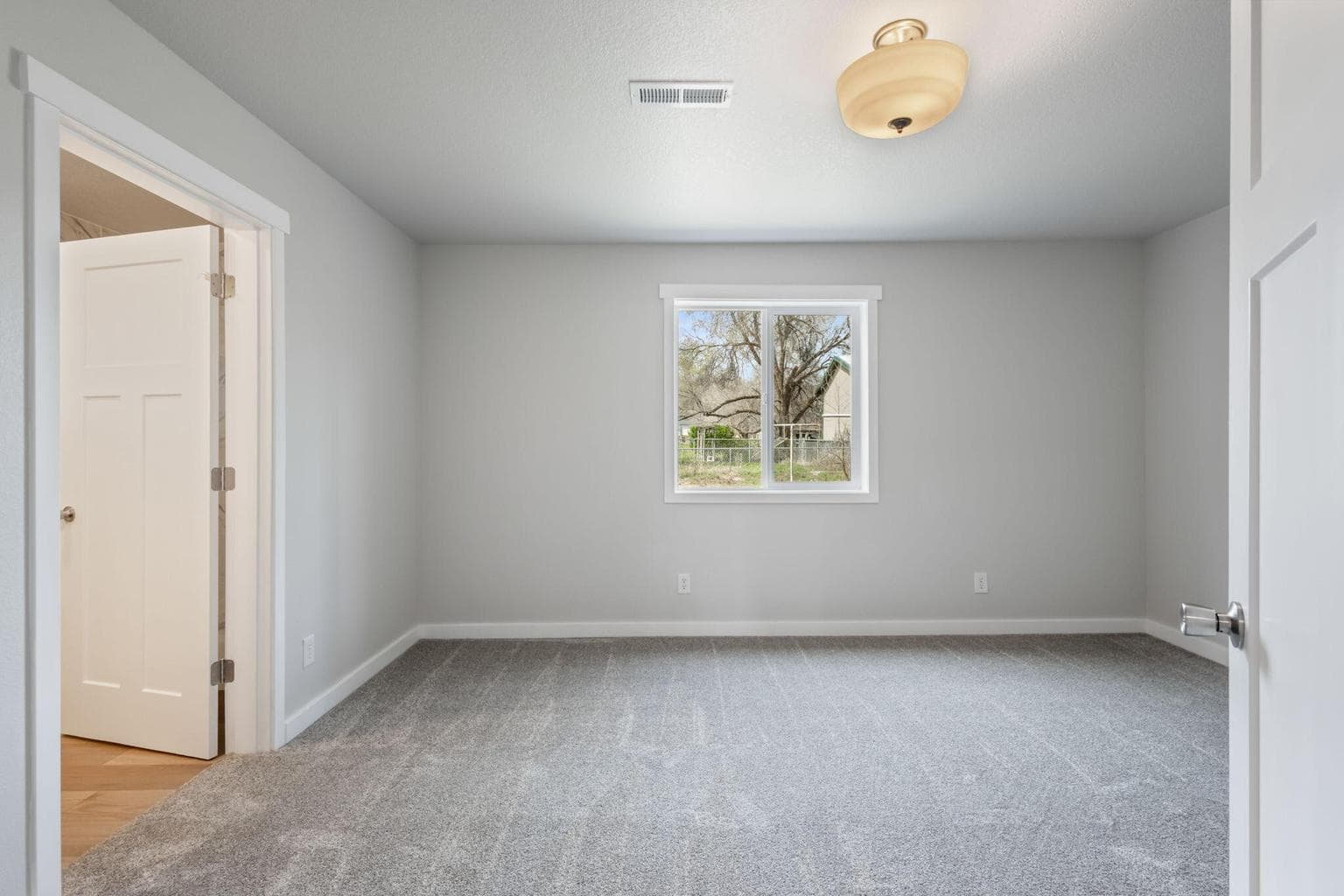 Photo of 845 SW Rimrock Road 24 of 50