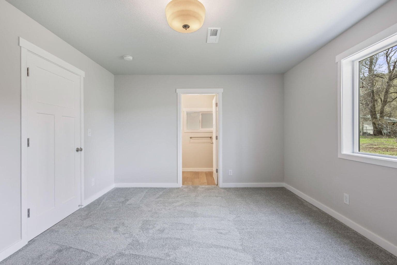 Photo of 845 SW Rimrock Road 25 of 50