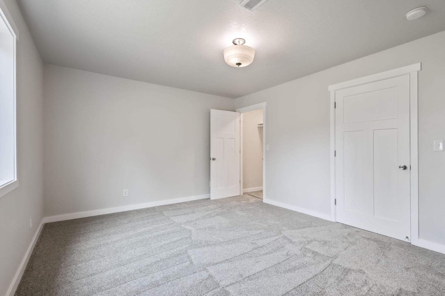 Photo of 845 SW Rimrock Road 21 of 50