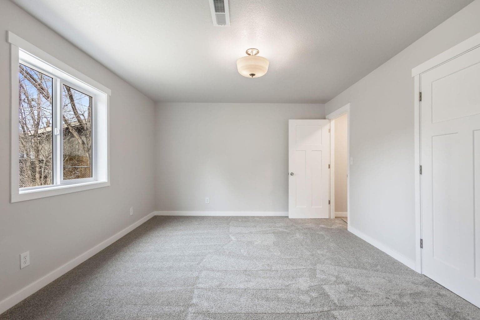 Photo of 845 SW Rimrock Road 23 of 50