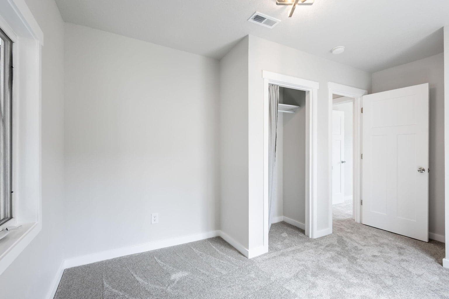 Photo of 845 SW Rimrock Road 29 of 50
