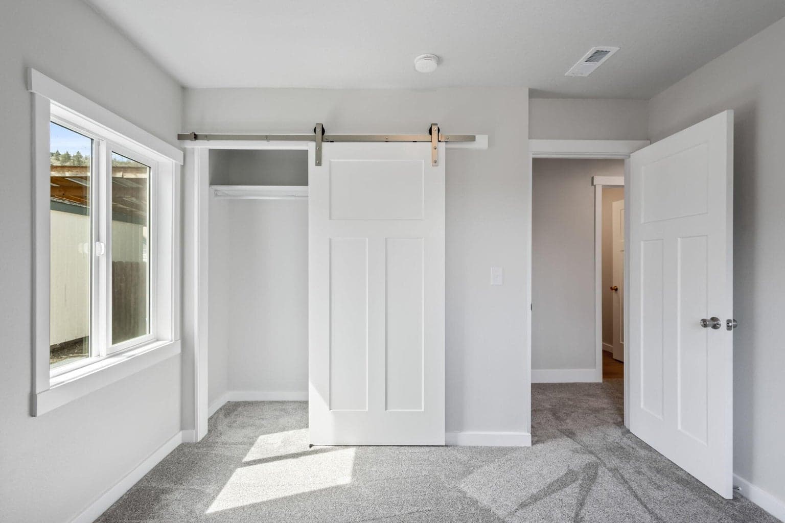 Photo of 845 SW Rimrock Road 31 of 50