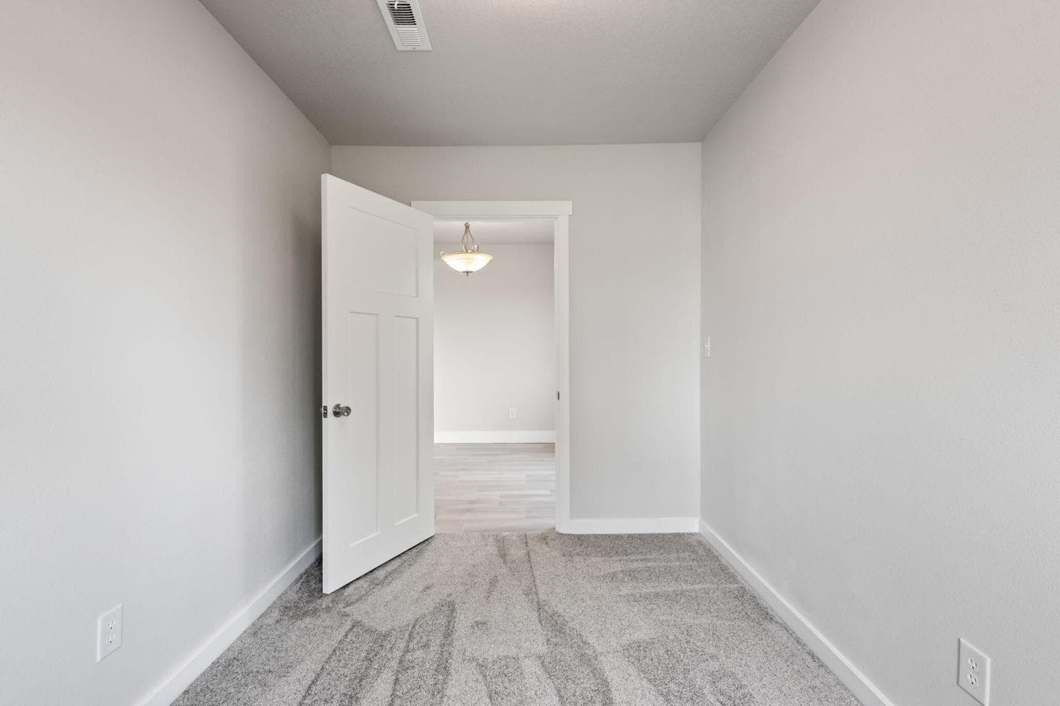 Photo of 845 SW Rimrock Road 34 of 50