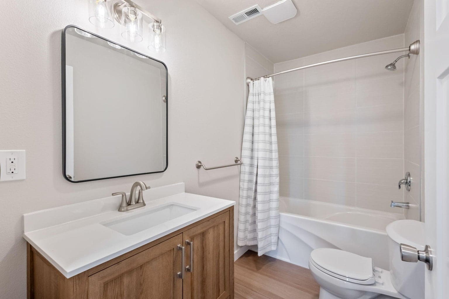Photo of 845 SW Rimrock Road 32 of 50