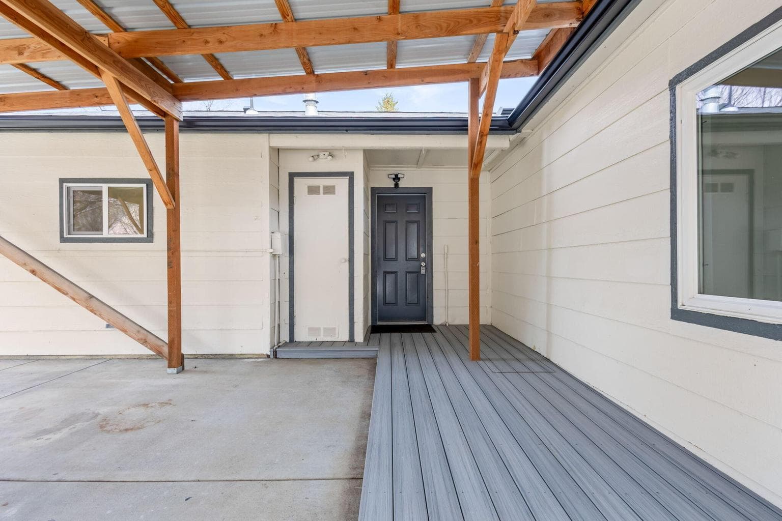 Photo of 845 SW Rimrock Road 36 of 50