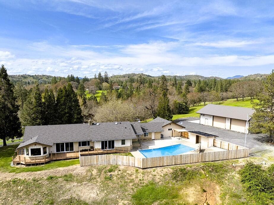 3320 Upper River