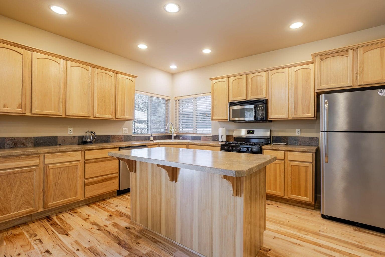 Photo of 1217 SW Tanner Court 13 of 44