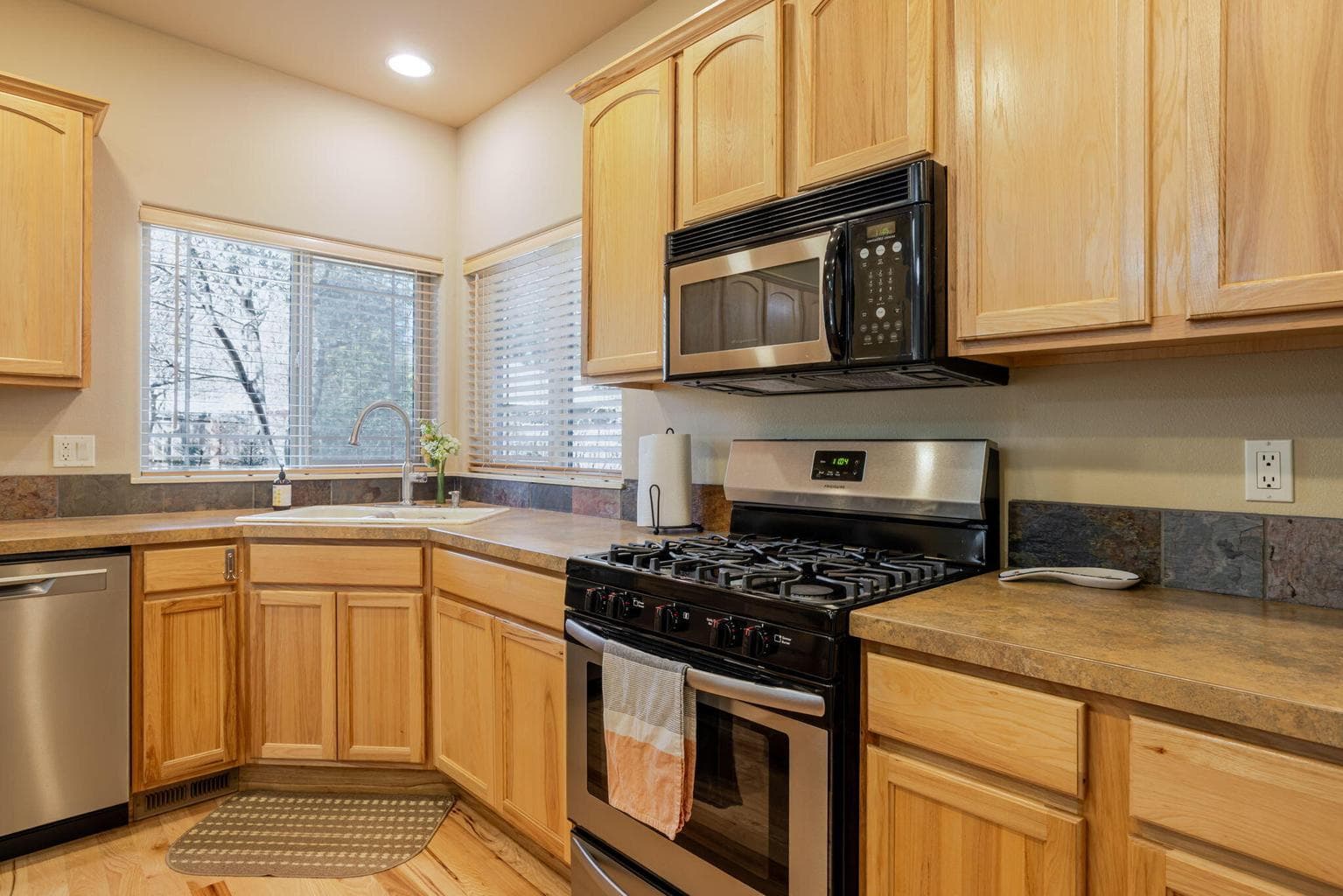 Photo of 1217 SW Tanner Court 14 of 44