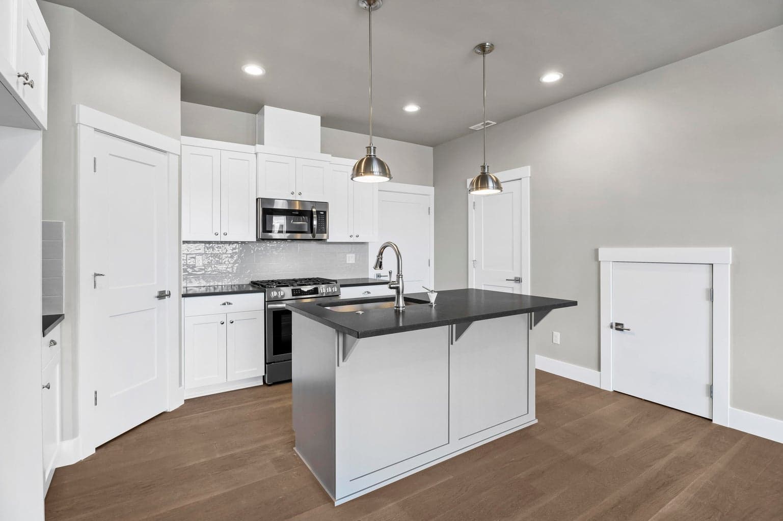 Photo of 4275 SW 39th Street 6 of 20