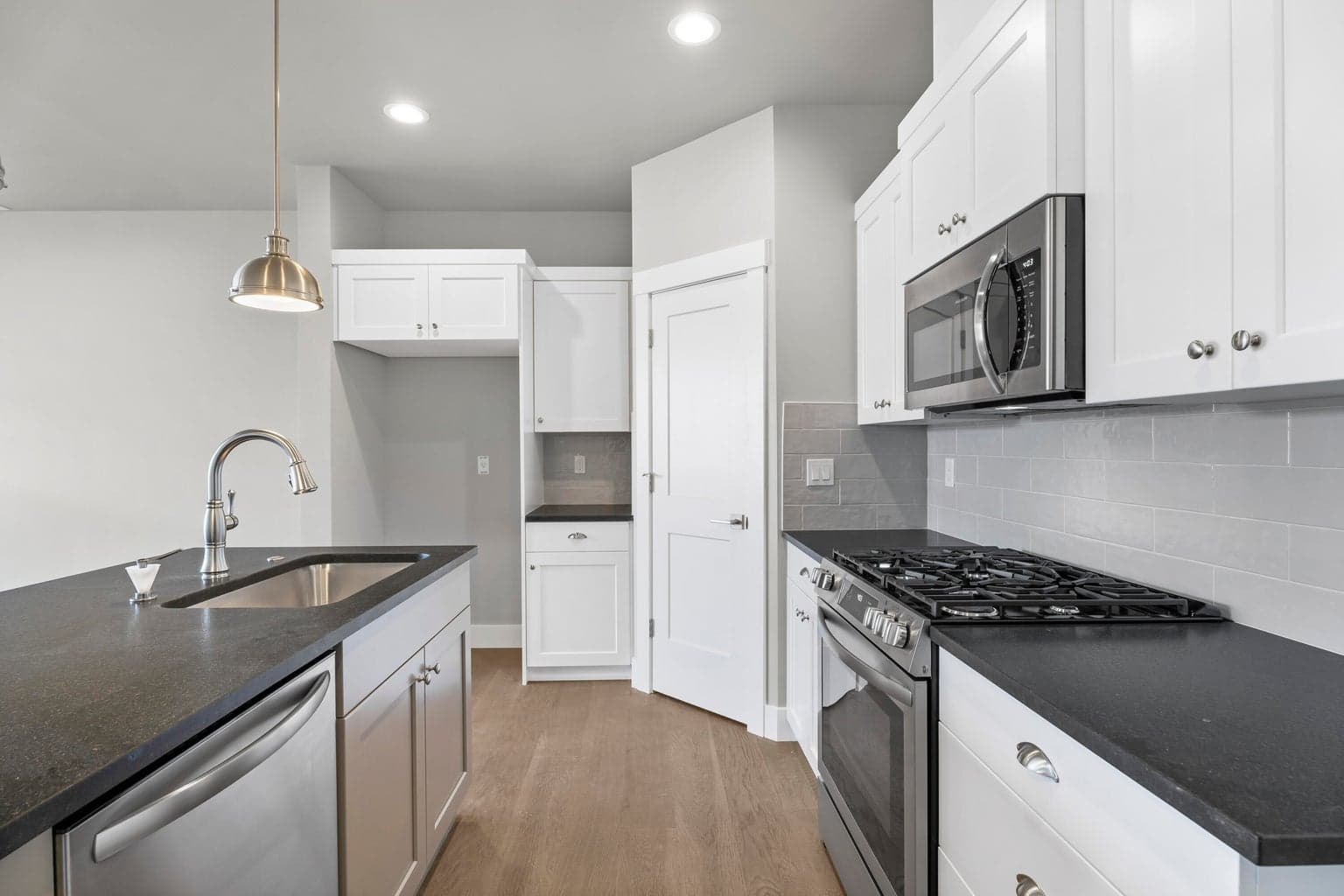 Photo of 4275 SW 39th Street 8 of 20