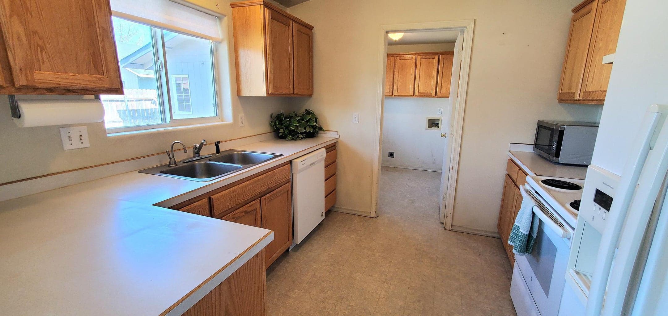 Photo of 1077 NE Mahogany Street 13 of 25