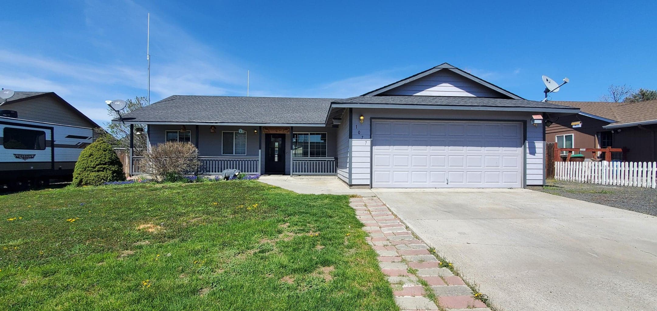 Photo of 1077 Mahogany 1 of 25