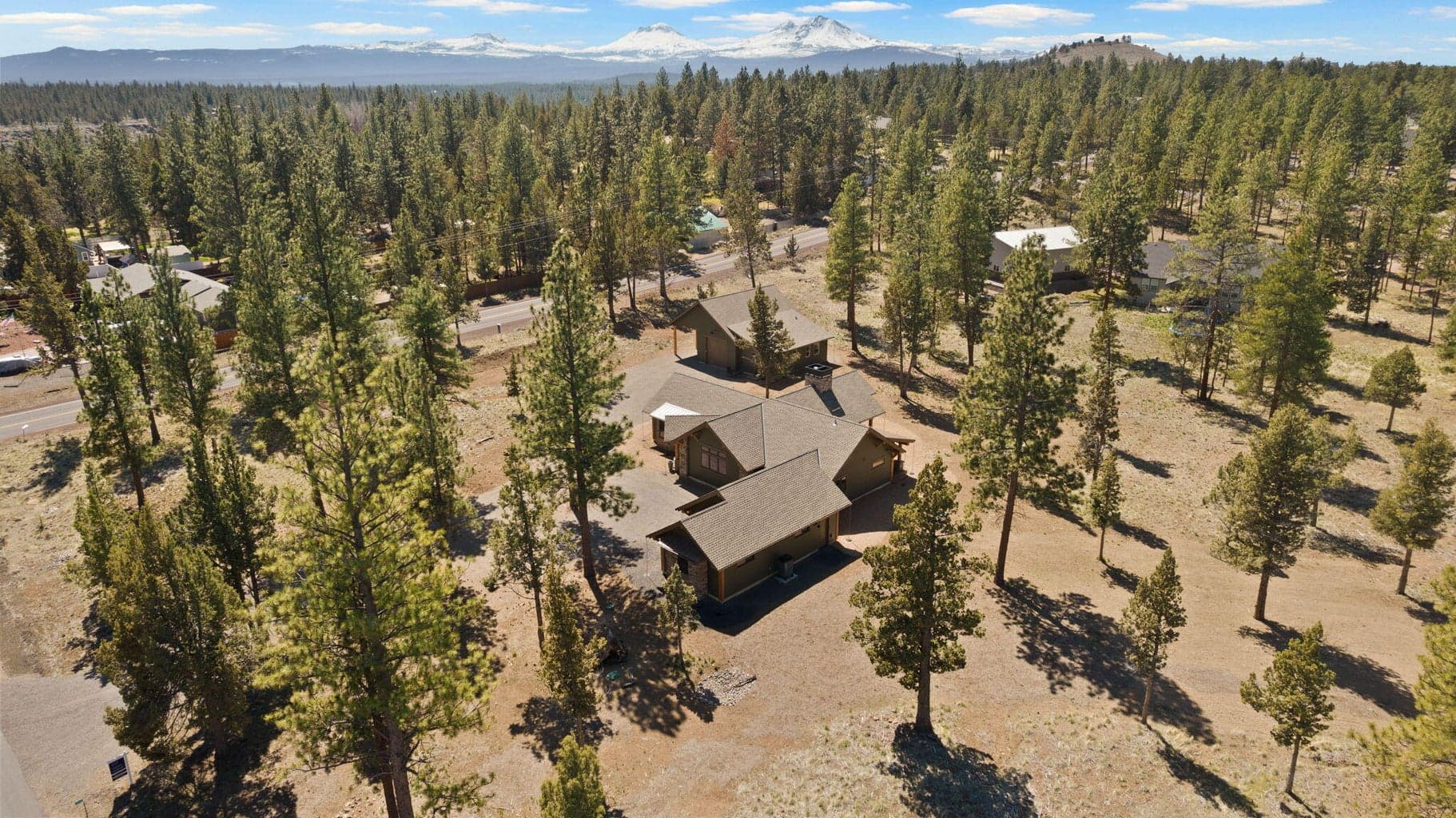 Welcome to 71063 Longhorn Drive, Sisters, OR 97759- located just minutes from downtown Sisters!