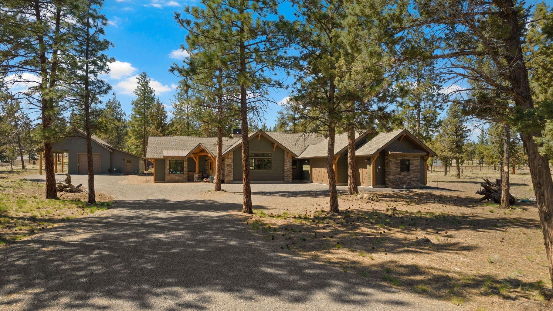 Welcome to 70163 Longhorn Dr, Sisters, OR 97759! Built in 2022- 2 years young!