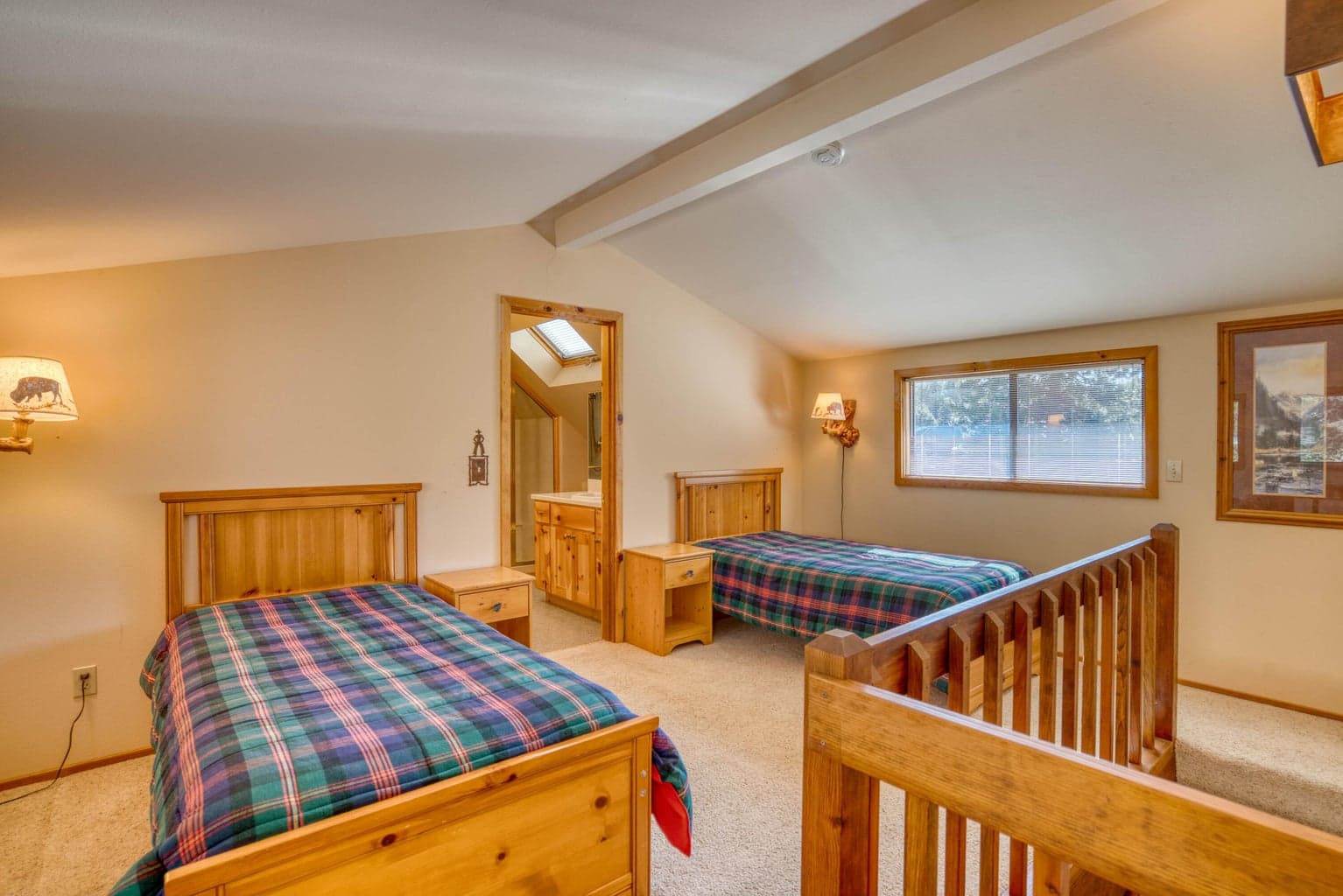 Has an ensuite bathroom.