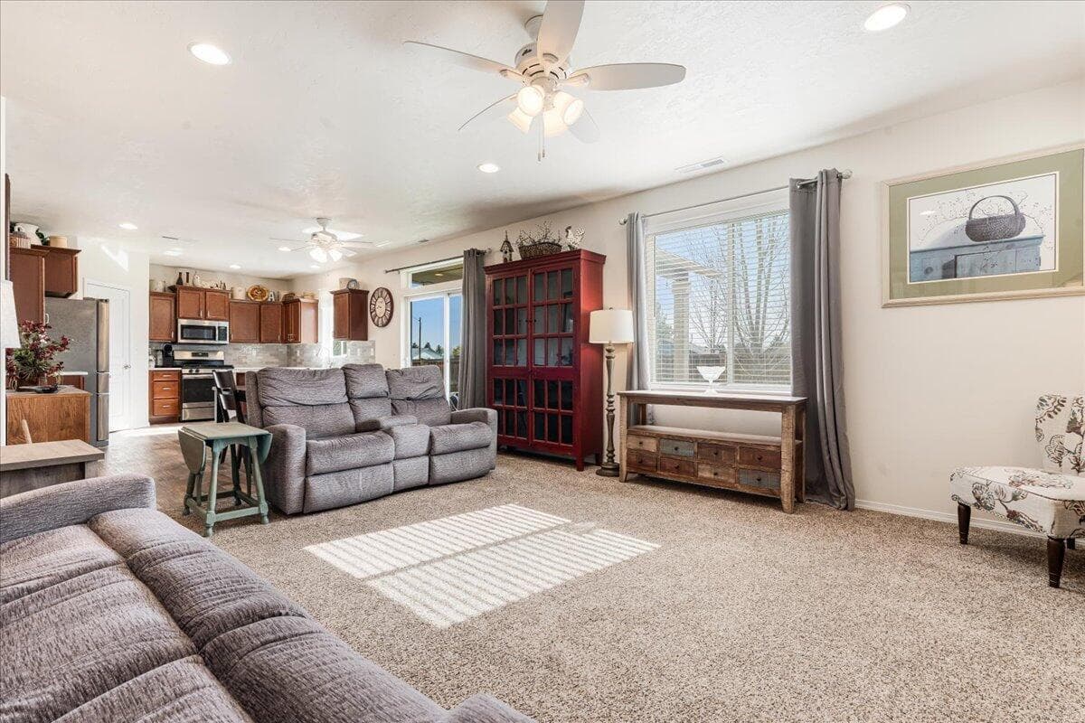 Photo of 1830 SW 36th Way 7 of 25