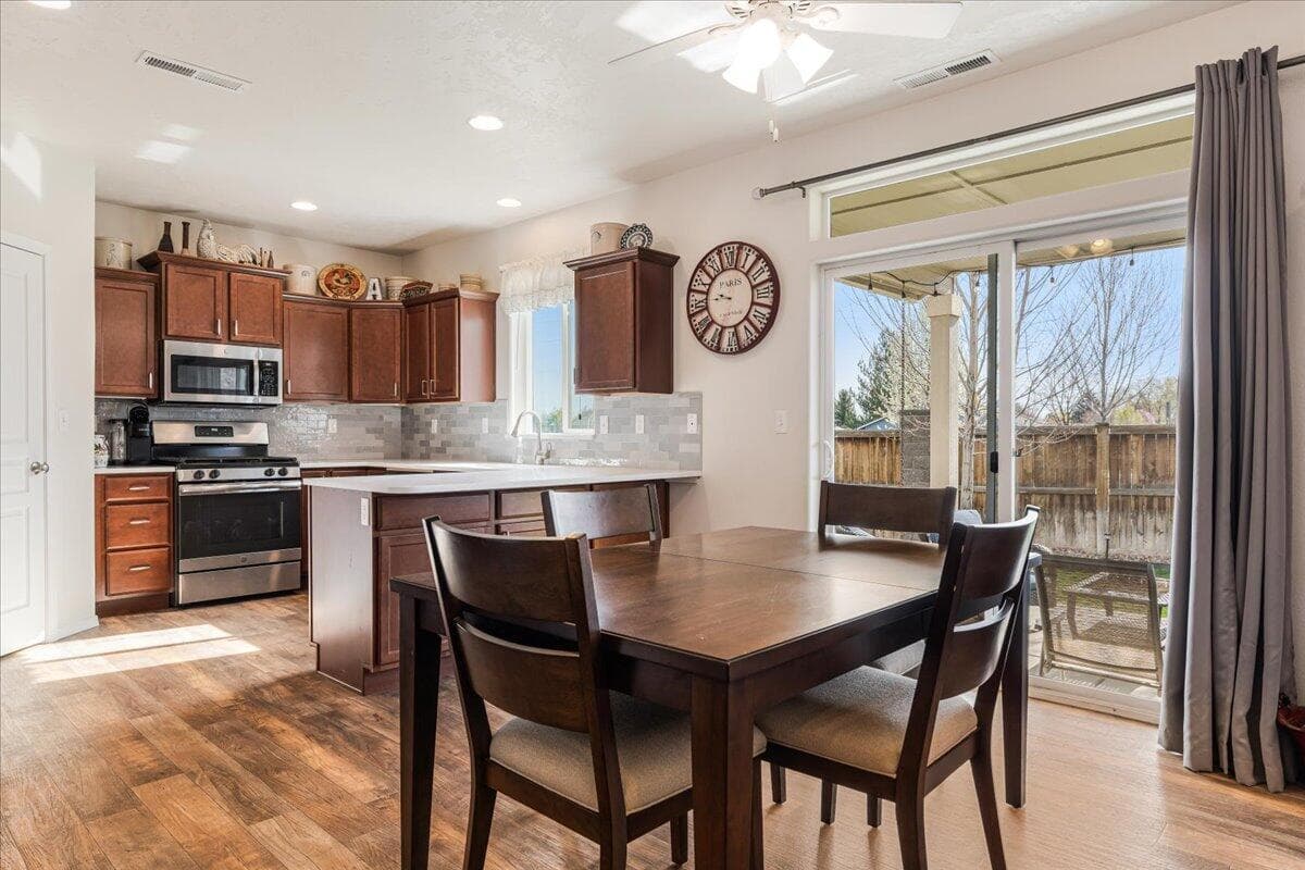 Photo of 1830 SW 36th Way 9 of 25
