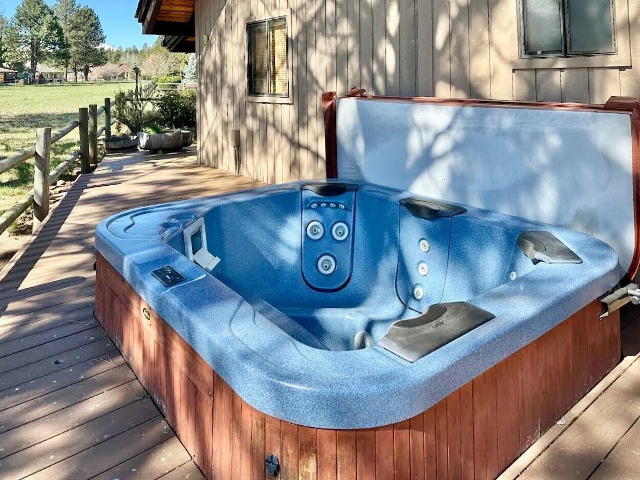 Enjoy a relaxing soak on the rear deck.