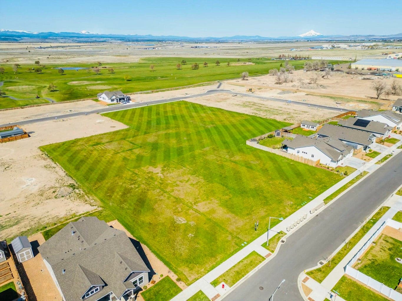 Photo of 1256 NW Golf Course Drive 6 of 48