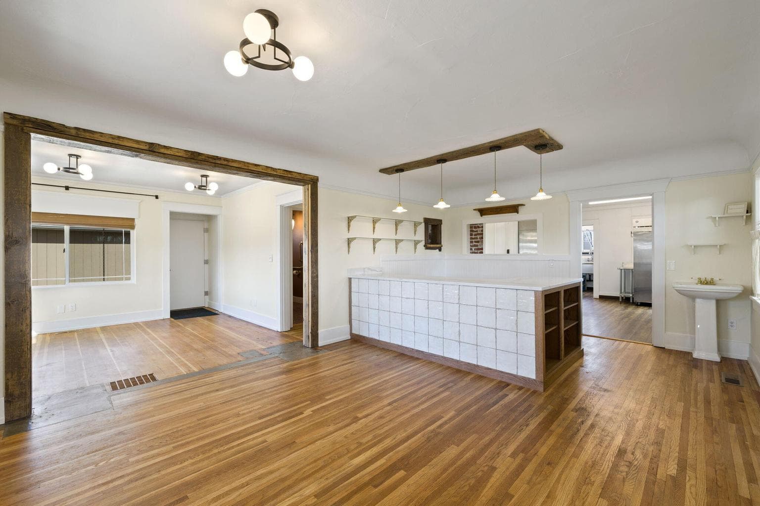 Photo of 218 SW 4th Street 7 of 33
