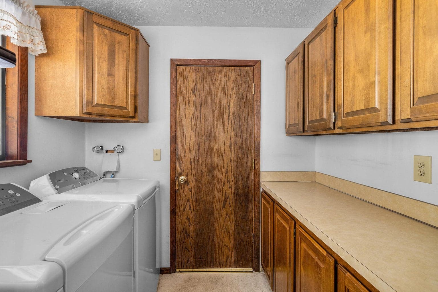Laundry Rm-door to garage