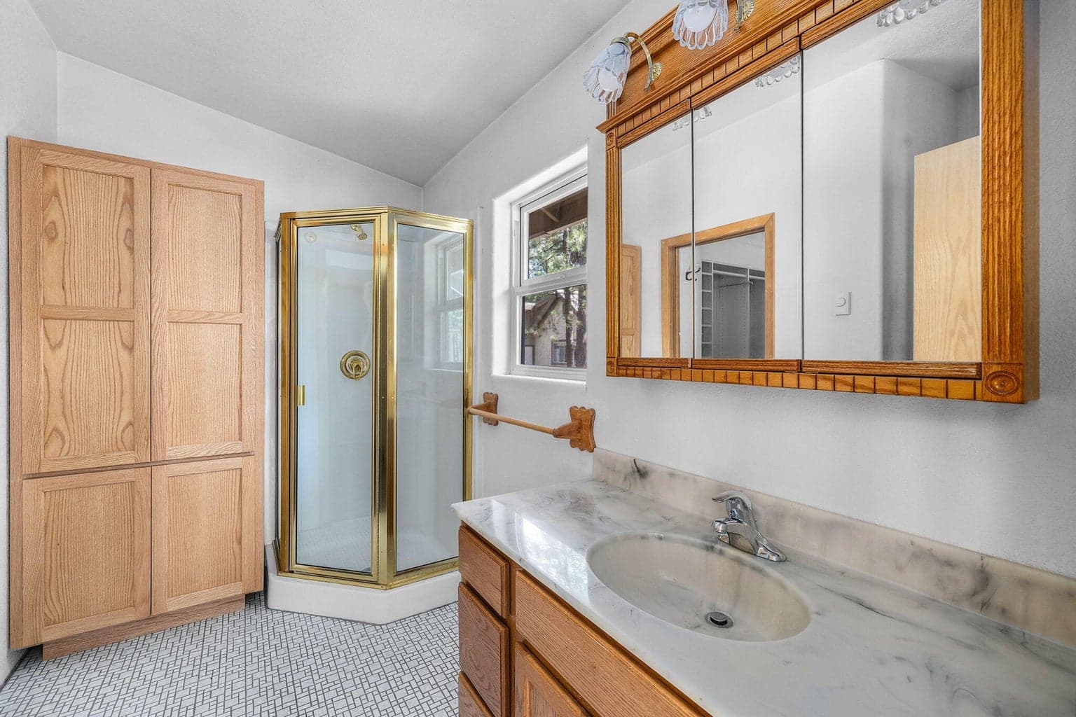 2nd Bath off Great Room