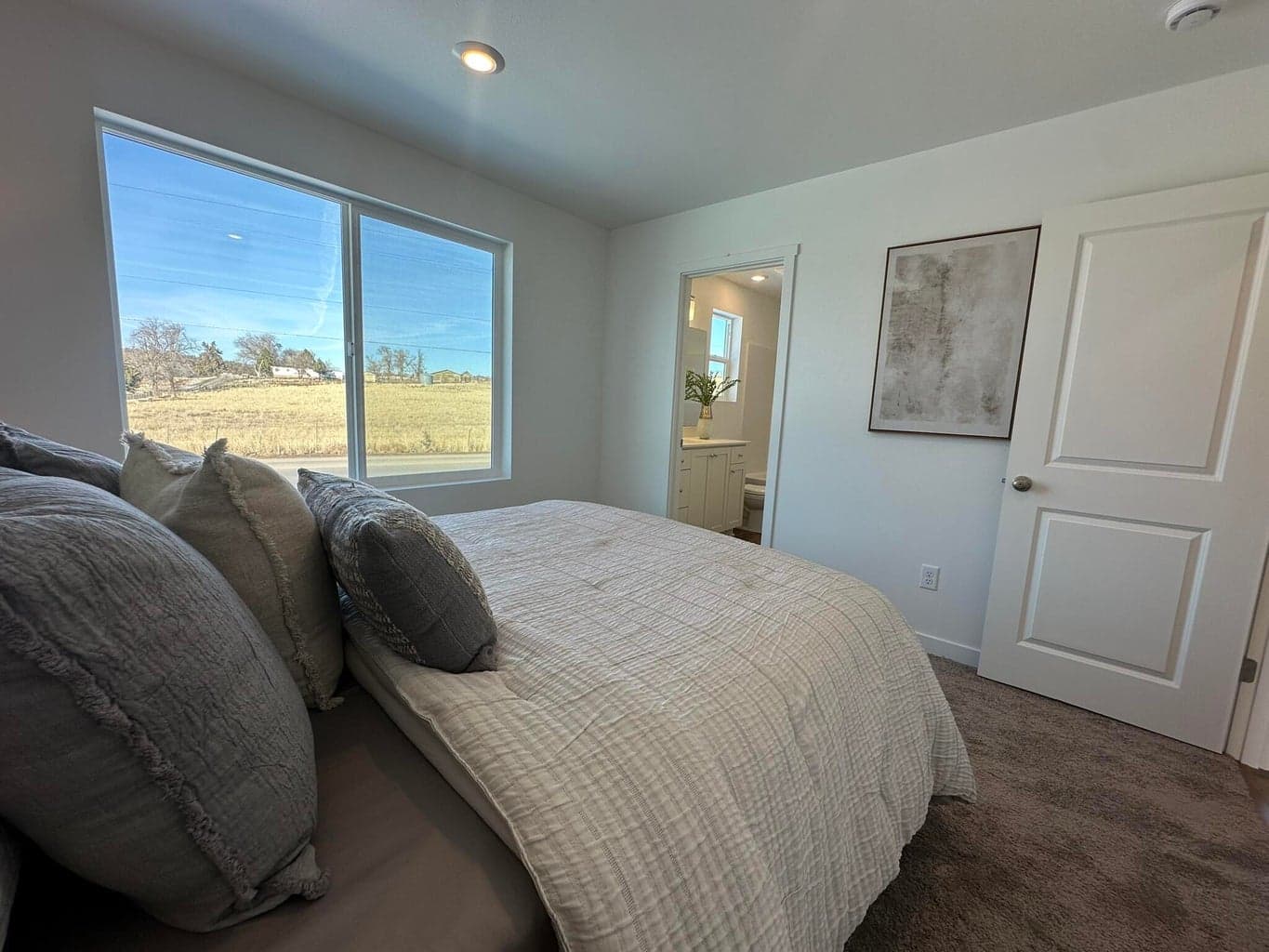Photo of 724 NE McCampbell Street 12 of 18