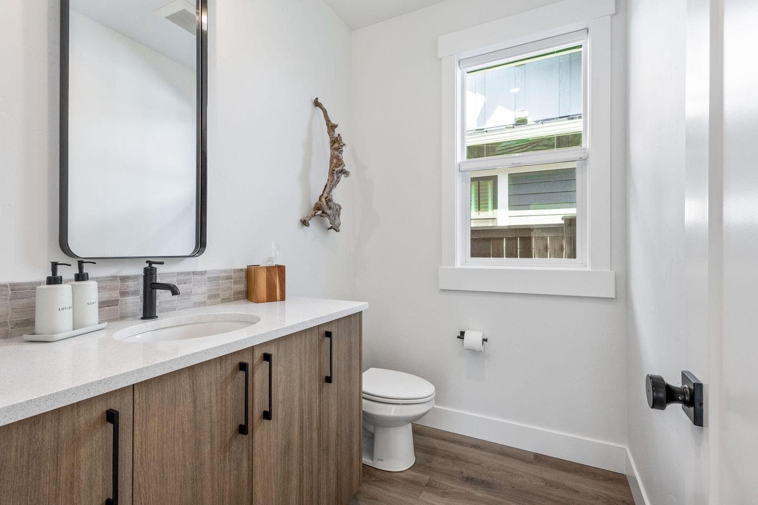 Photo of 20457 Aberdeen Drive 23 of 36