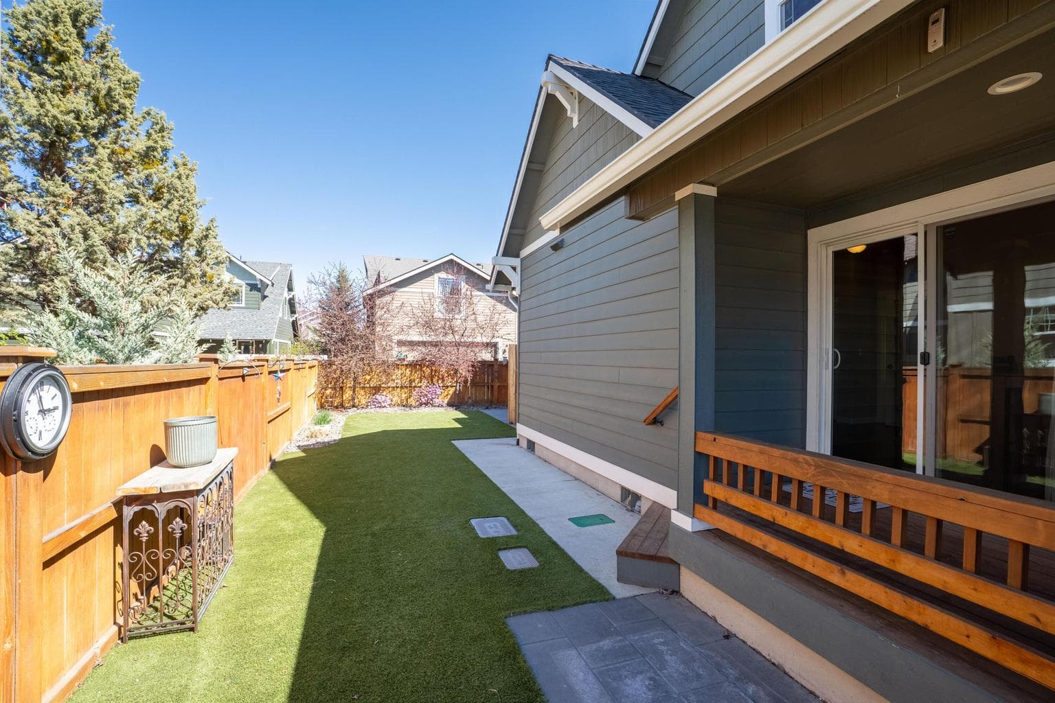 Side yard has artificial turf, perfect for low maintenance and easy cleaning